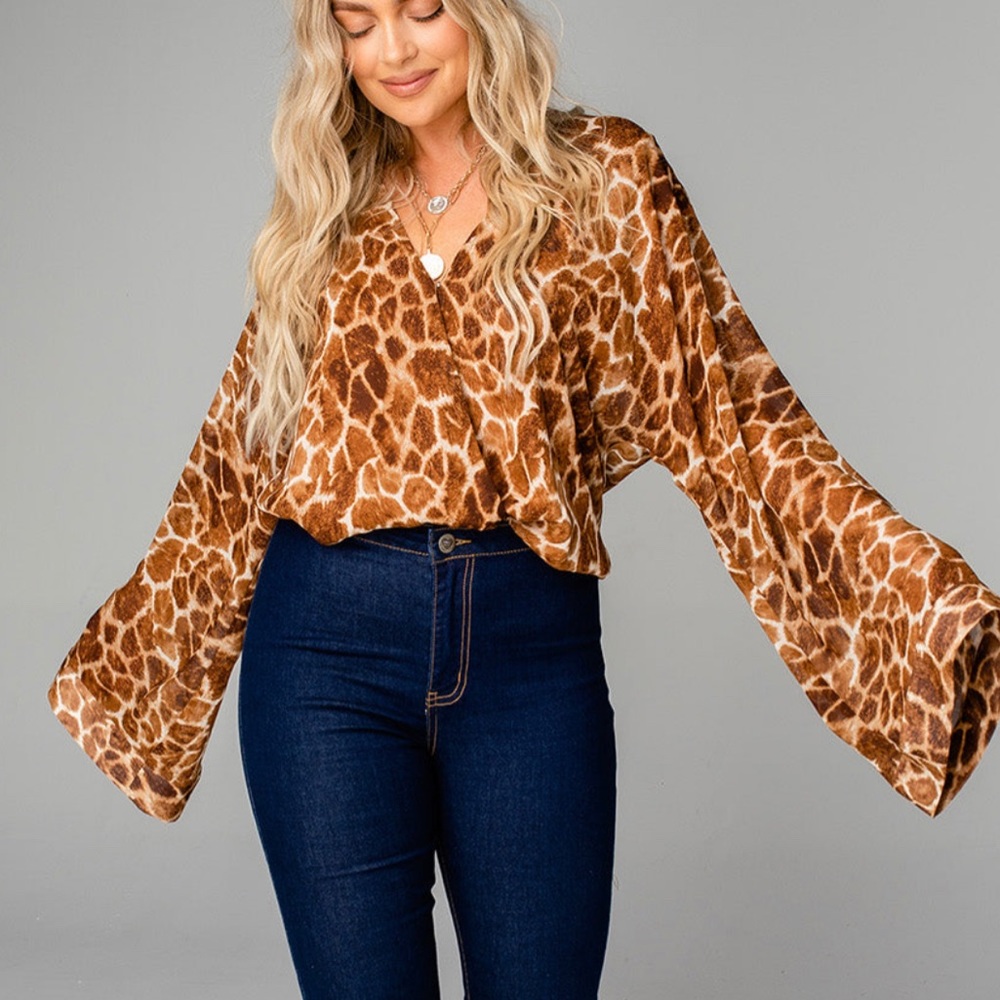 BuddyLove Kimono Sleeve Bodysuit - Giraffe pattern